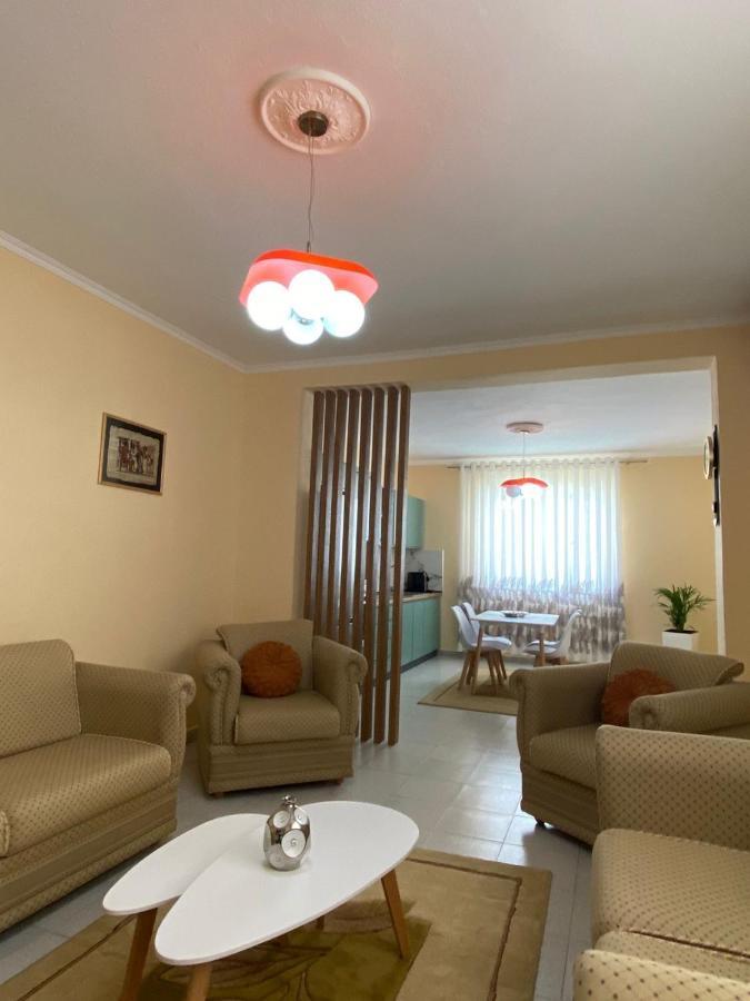 Guest House Tirana Buitenkant foto
